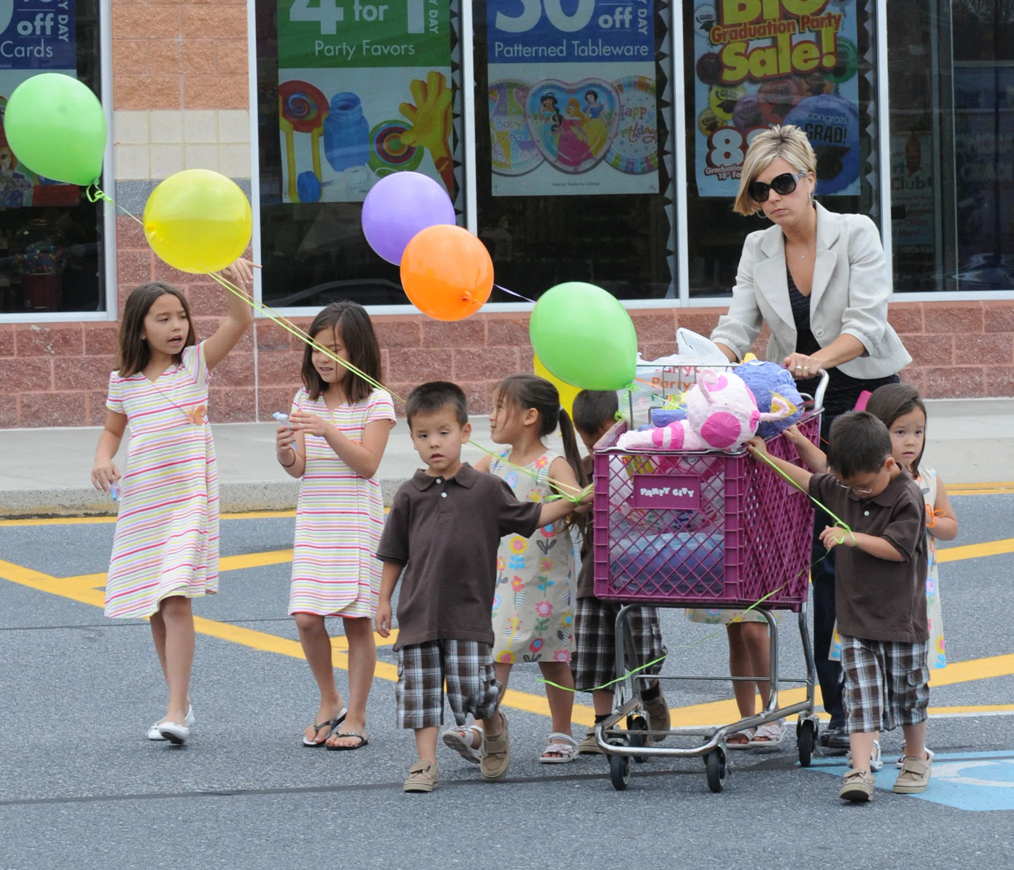 Kate Gosselin and her children leaving Party City with party supplies and balloons.