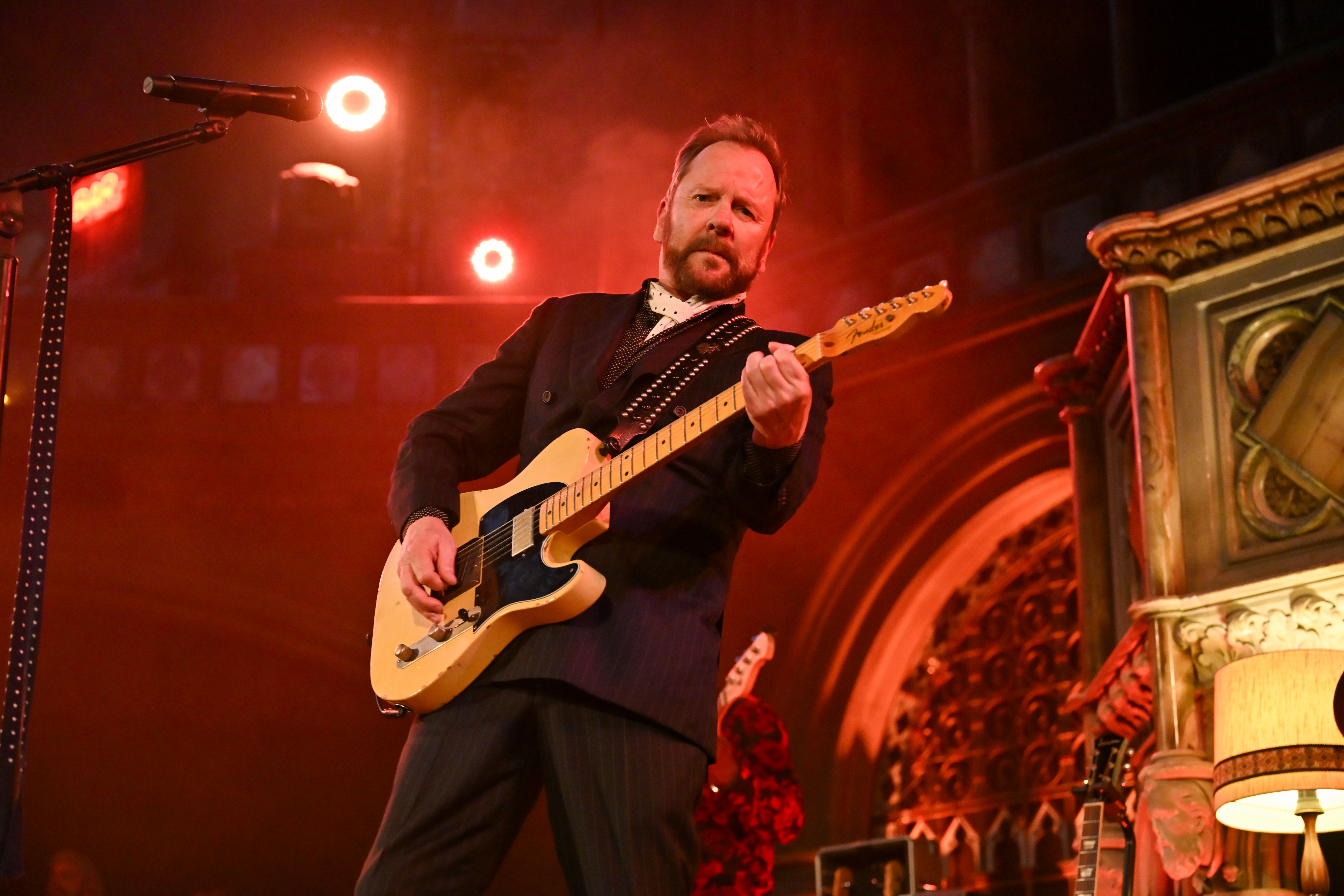Kiefer Sutherland performing during his 