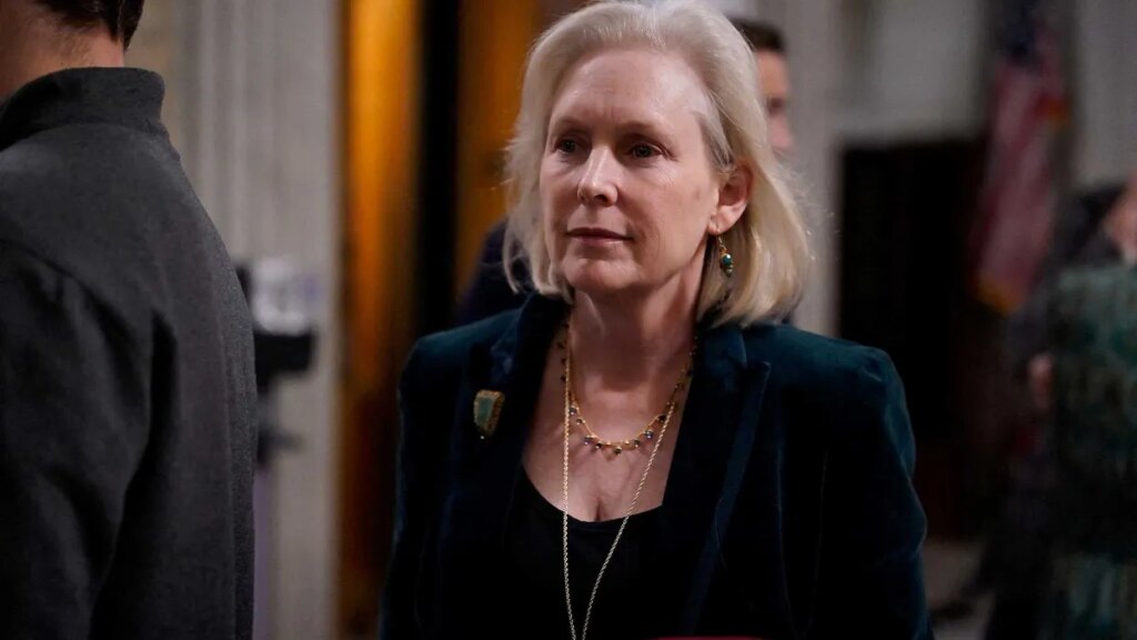 Senator confronted a Trump official for stalling during a hearing