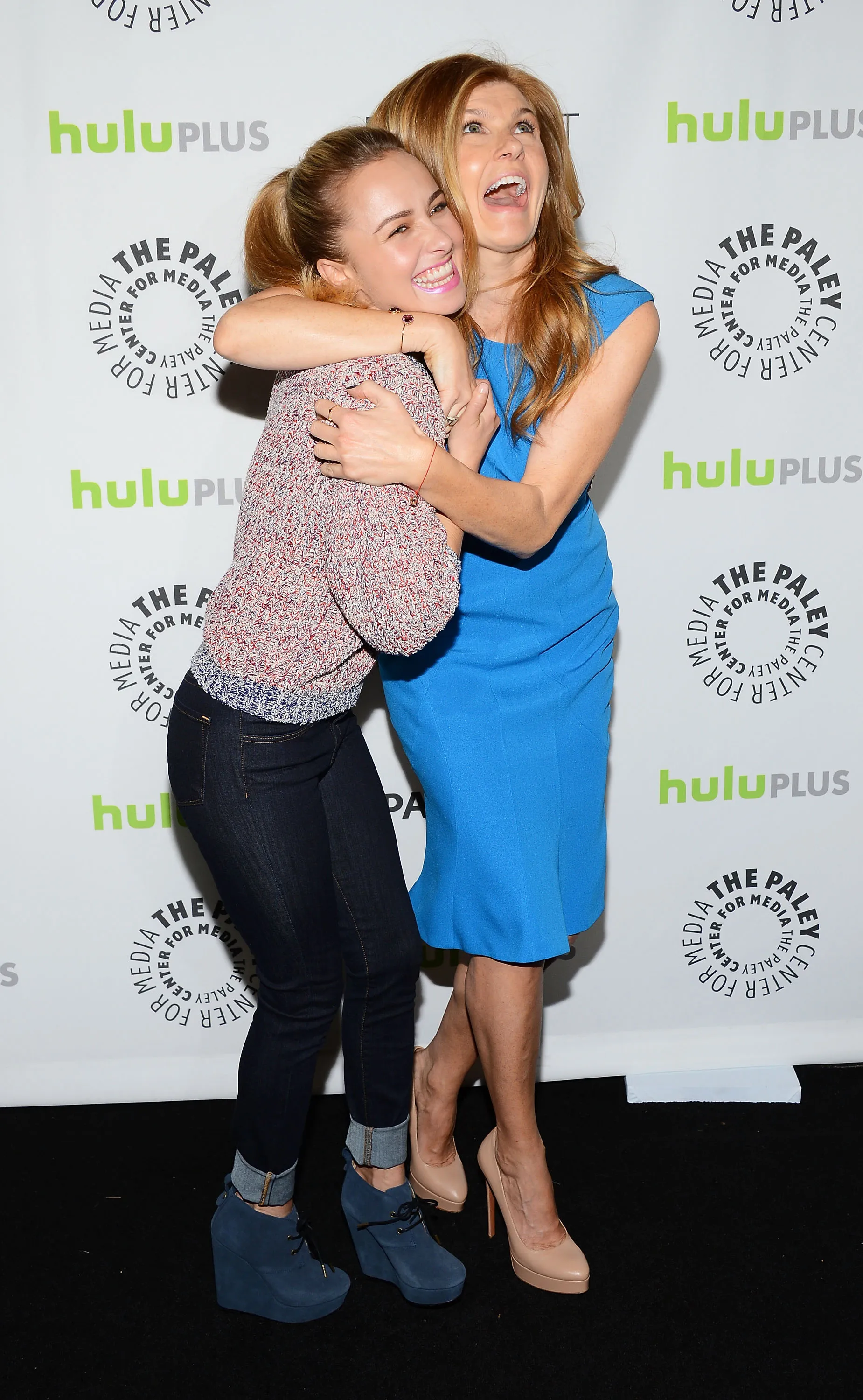 Hayden Panettiere and Connie Britton embrace on the red carpet.