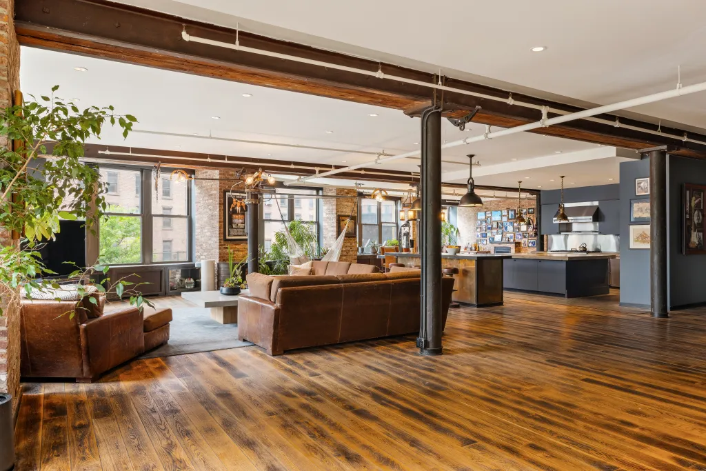 Wellness played a major role in the design, with circadian lighting systems, advanced air and water purification technology and posture-optimized flooring installed throughout the loft.
