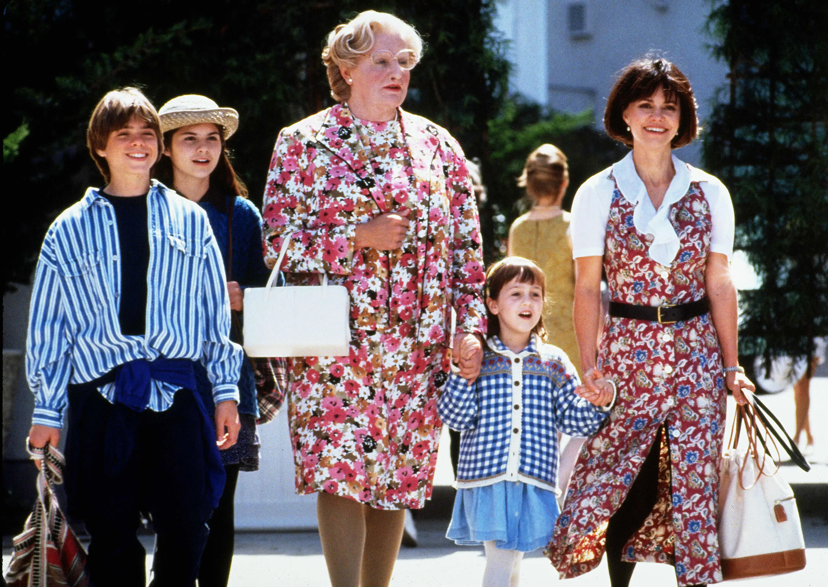 Mrs. Doubtfire (Robin Williams) with Matthew Lawrence, Lisa Jakub, Mara Wilson, and Sally Field.