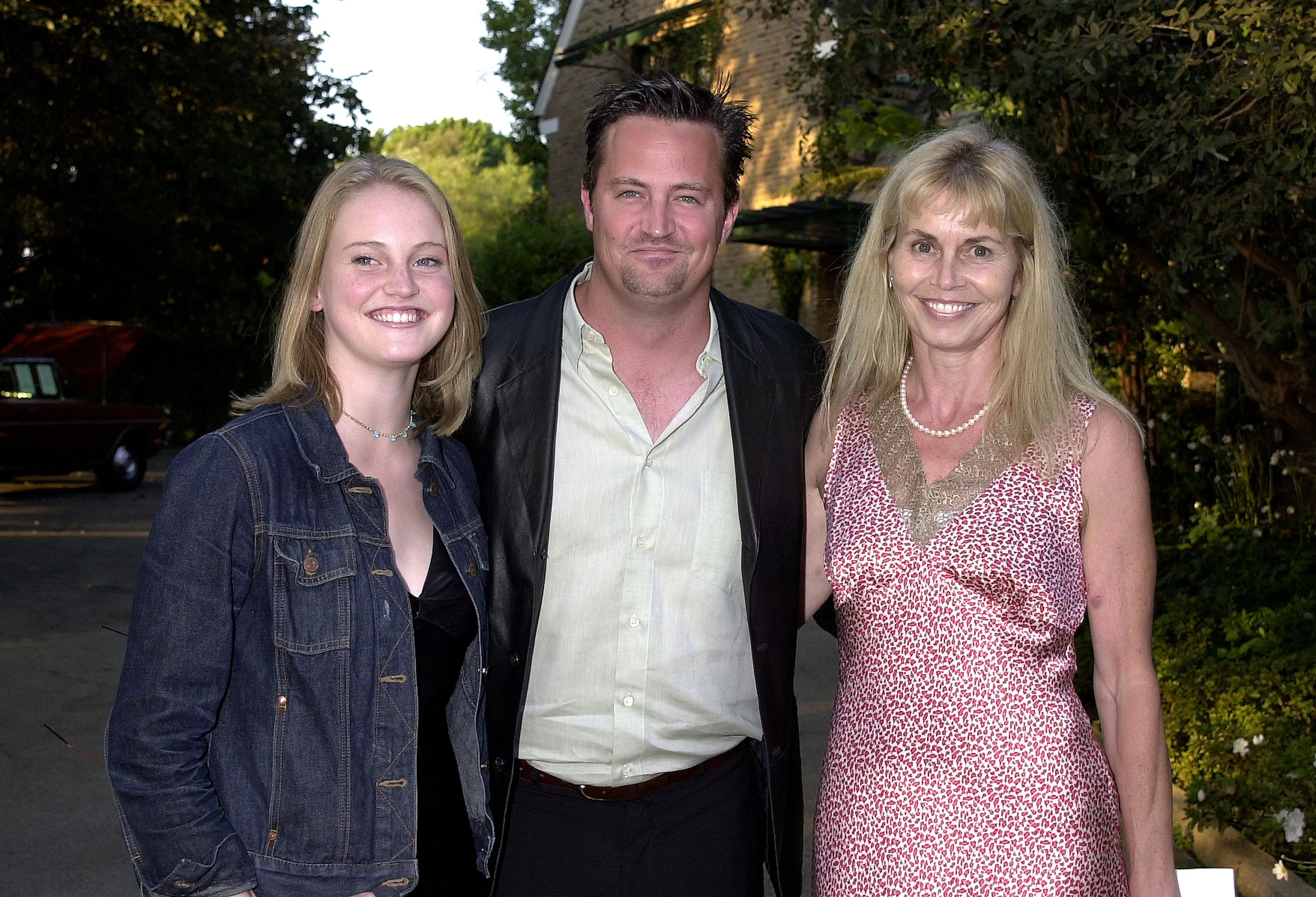 Matthew Perry with his mom Suzanne and sister Emily 