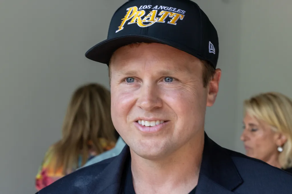 Spencer Pratt, mayoral candidate, smiling at a meet and greet event.