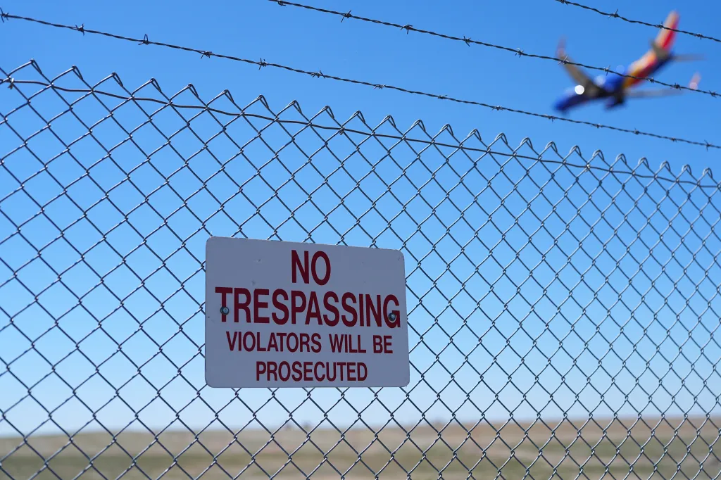 The project is expected to cost between $300 million and $700 million, with funding coming from the Denver Airport's revenue.