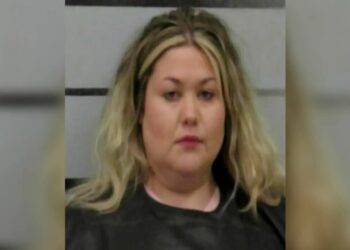 Teaching aide allegedly exposed 7-year-old girl in front of students, compared her to ‘porn star’