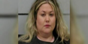 Teaching aide allegedly exposed 7-year-old girl in front of students, compared her to ‘porn star’