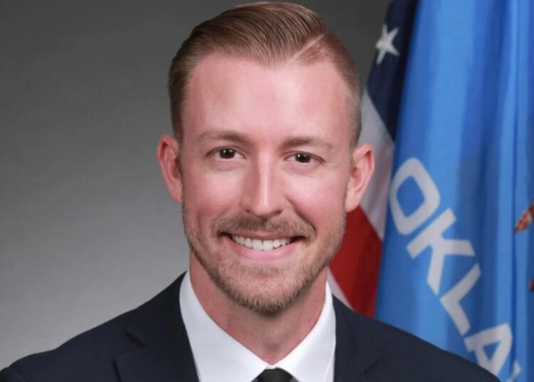 Teacher accuses MAGA superintendent of working with Libs of TikTok to destroy his career