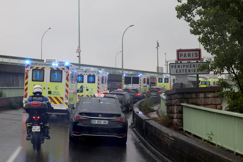 Ambulances, led by a police motorcycle, transporting passengers from the MV Hondius into Paris.