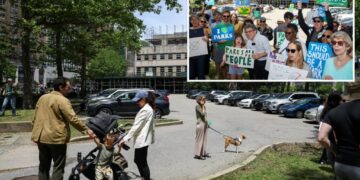 NYC residents in hot nabe demand judges give up parking lot to provide crucial amenity