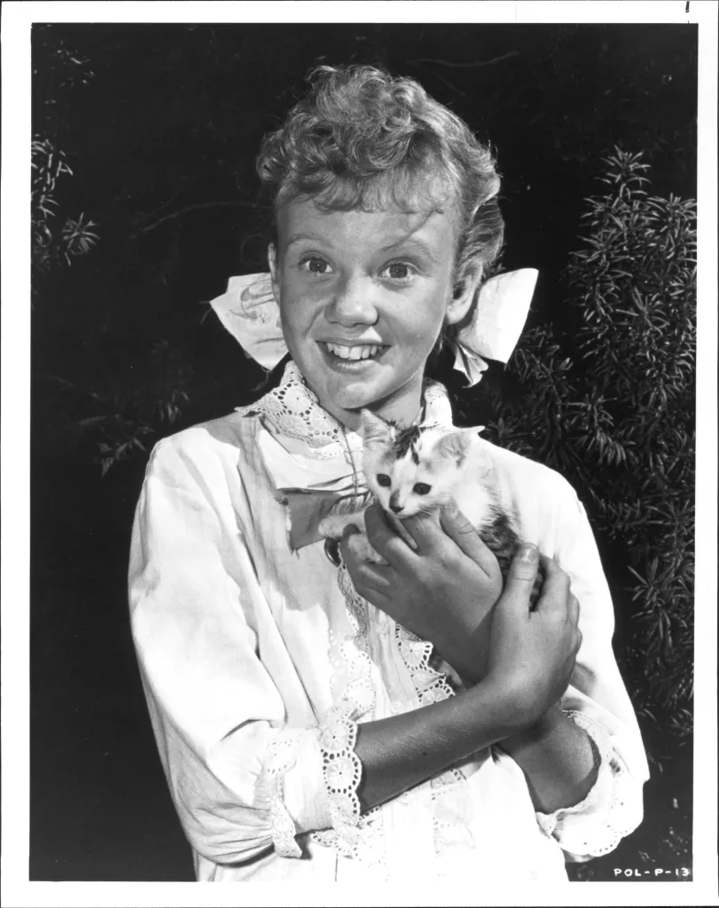 Hayley Mills as Pollyanna with a kitten.