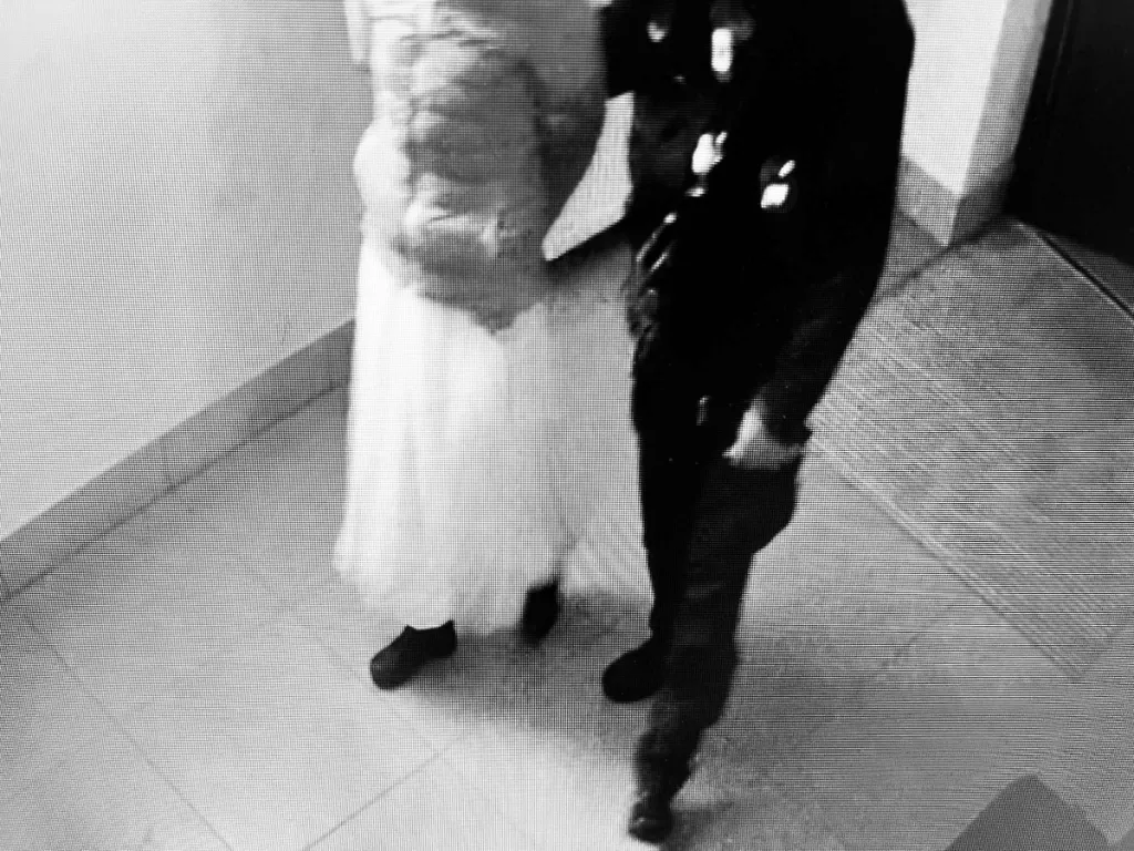 Photo of a bride with a Suwałki police officer.