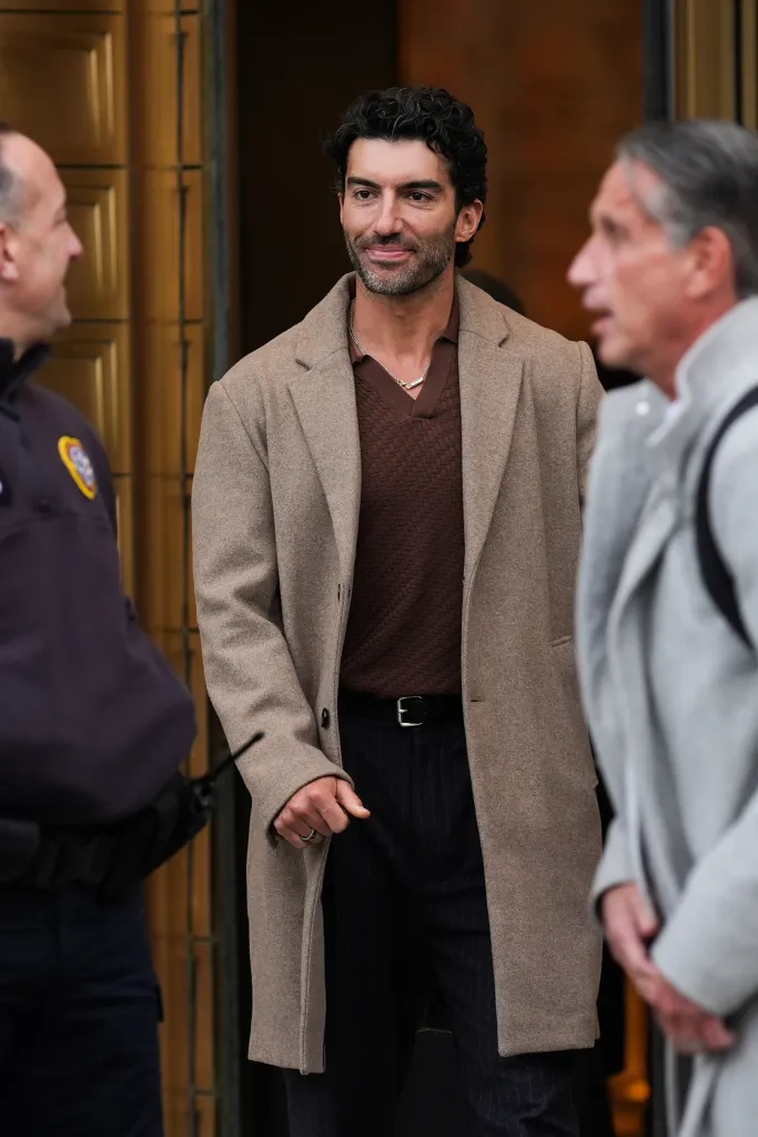 Justin Baldoni arriving at court for settlement talks.