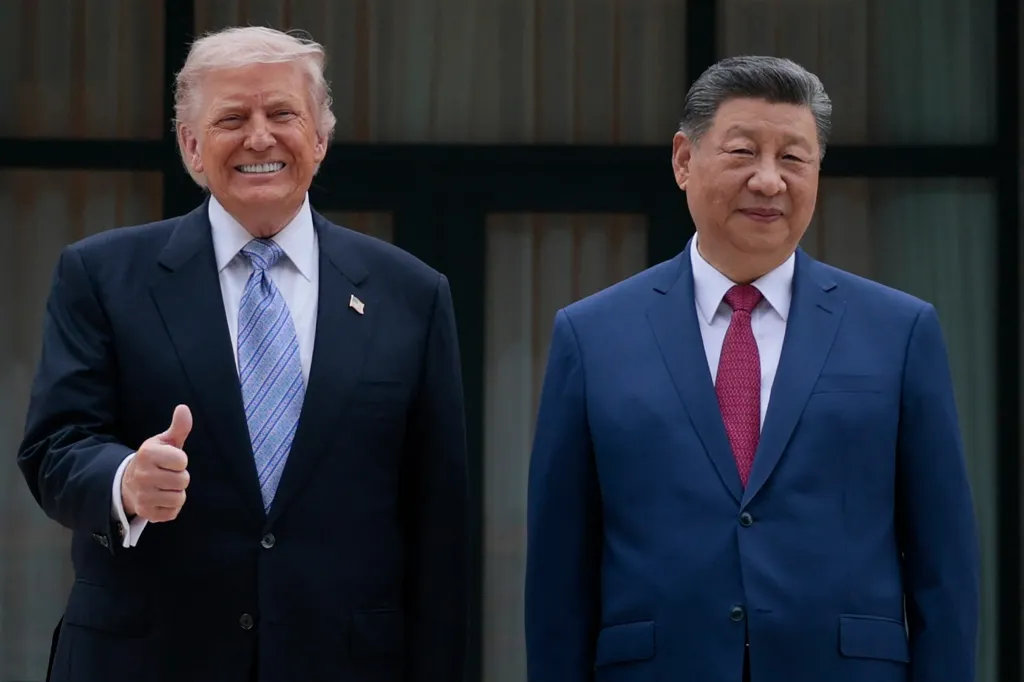 US President Donald Trump and China's President Xi Jinping posing for photos.