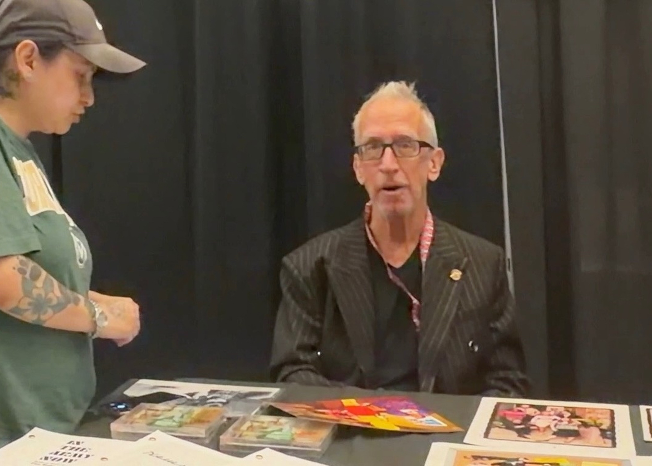 Andy Dick signing autographs at the Hollywood Show convention.