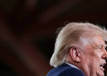White House insiders just made a staggering ‘confession’ about Trump’s health: analyst