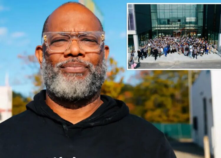 Chicago pastor gathers hundreds of men to declare violence-free zone in notorious neighborhood