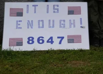 Veteran congressional hopeful dares Trump to ‘arrest us all’ as he hawks ’86 47′ merch