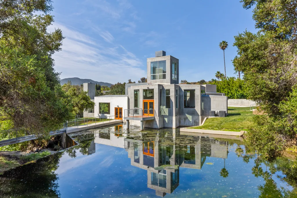 Gehry's career spanned decades, but he designed very few residences during his time.