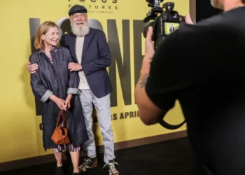 ‘They’re lying weasels’: Legendary comedian goes after MAGA-fied CBS