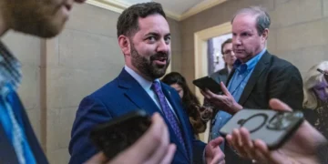‘Terrible week for Trump’: GOP strategist warns MAGA lawmaker to distance himself now