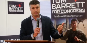 Two more Republicans break ranks to rebuke Trump