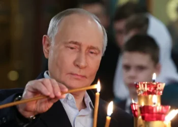 Angry caller confronts Russian arms dealer during Alex Jones’ show