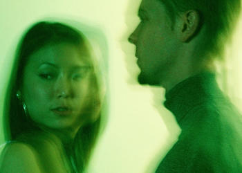 Jealousy Is Normal, But These 12 Thoughts Mean You’re in a Full-Blown Spiral