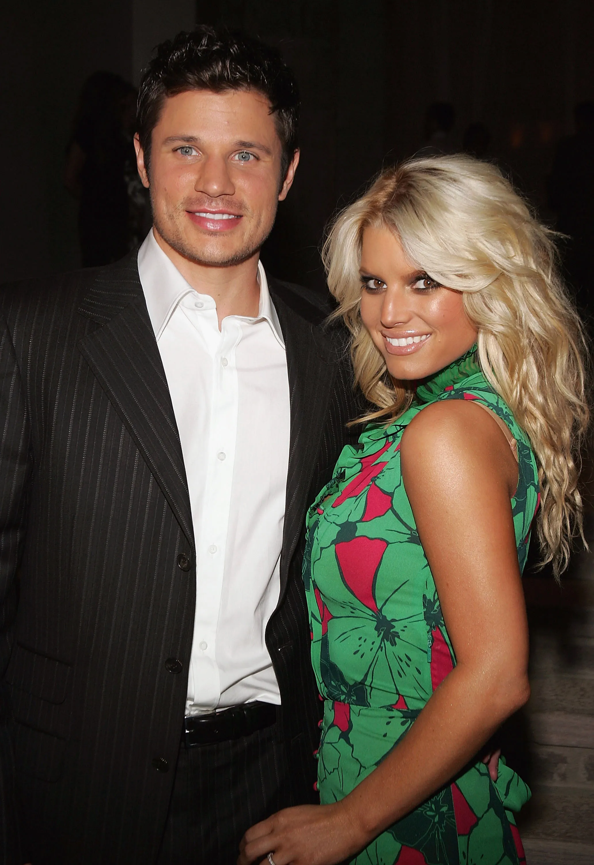 Singers Jessica Simpson and Nick Lachey pose together.