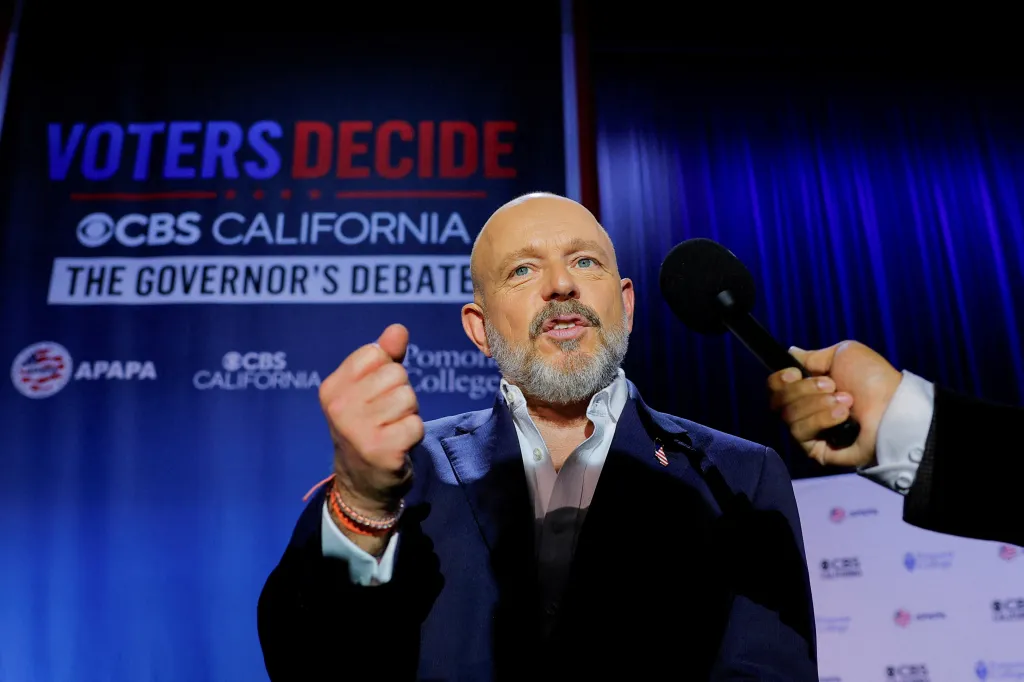 Republican gubernatorial candidate Steve Hilton speaks into a microphone at a debate at Pomona College.