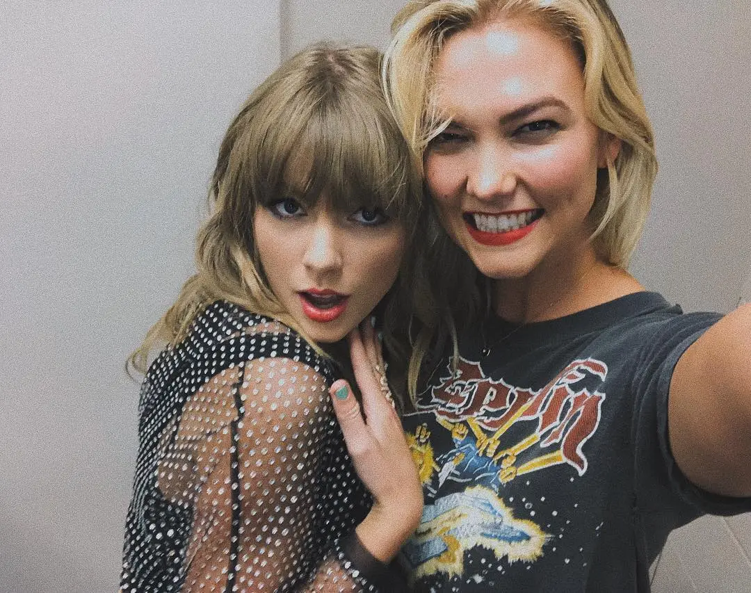 Taylor Swift and Karlie Kloss posing together.