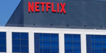 Thousands demand Netflix pay George Floyd’s family after MAGA comedian’s roast joke