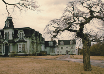 The Real Reason Old Buildings Feel Haunted (It’s Not Ghosts)