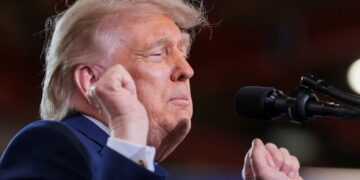Foreign policy analyst suggests Trump might not be writing his posts on Truth Social