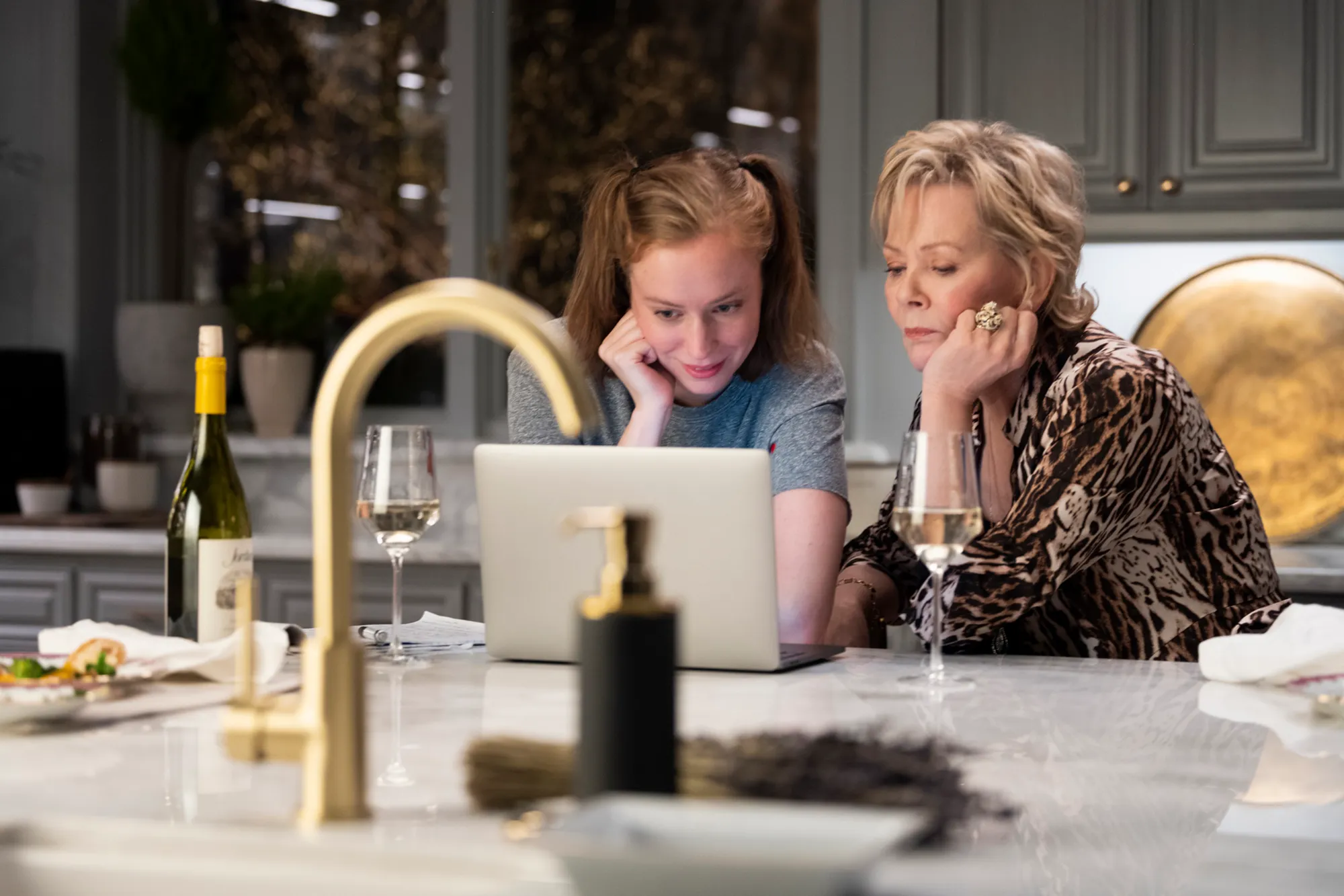 Hannah Einbinder and Jean Smart