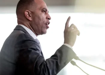 Dems eye ‘audacious’ secret plan to oust entire blue state Supreme Court: report