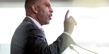 Dems eye ‘audacious’ secret plan to oust entire blue state Supreme Court: report