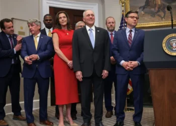 GOP hurls support behind progressive over Republican — and expert calls it a ‘confession’