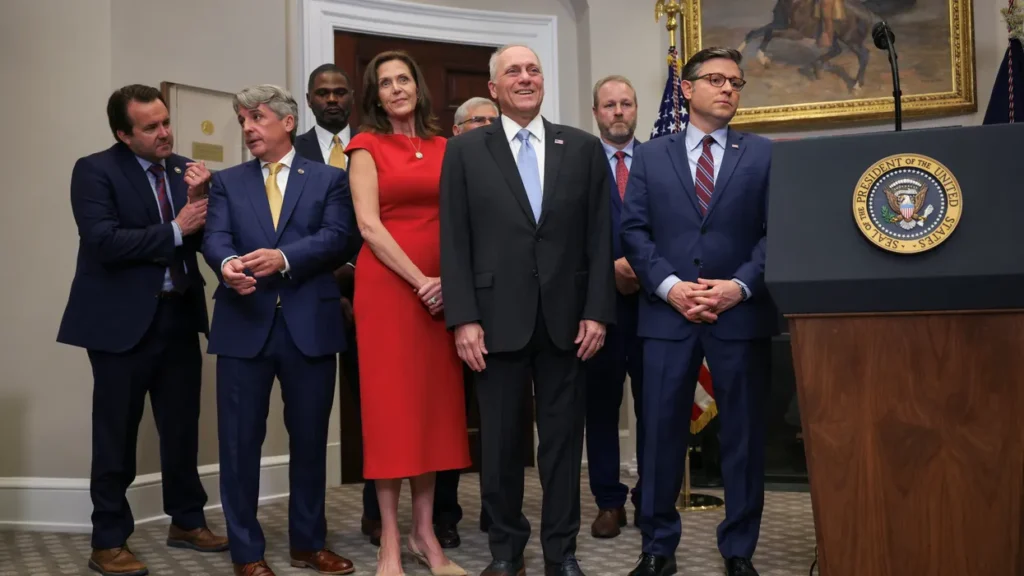 GOP hurls support behind progressive over Republican — and expert calls it a ‘confession’