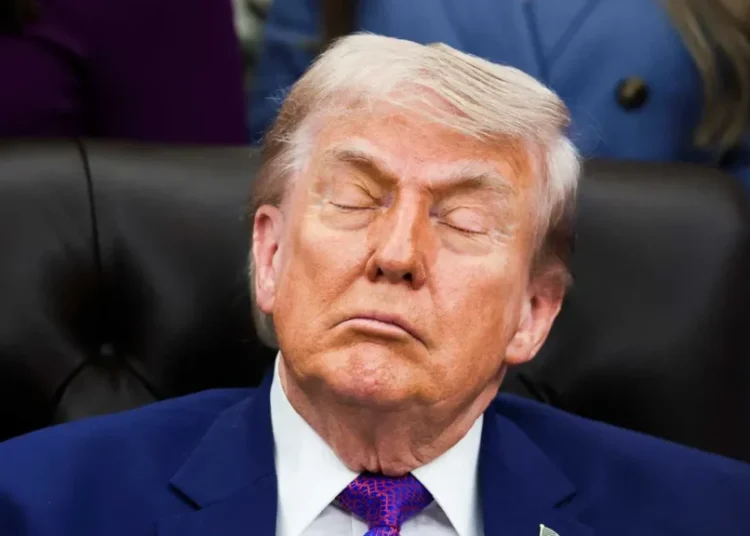 ‘You absolute moron!’ White House fury as Reuters photographer snaps Oval Office pic