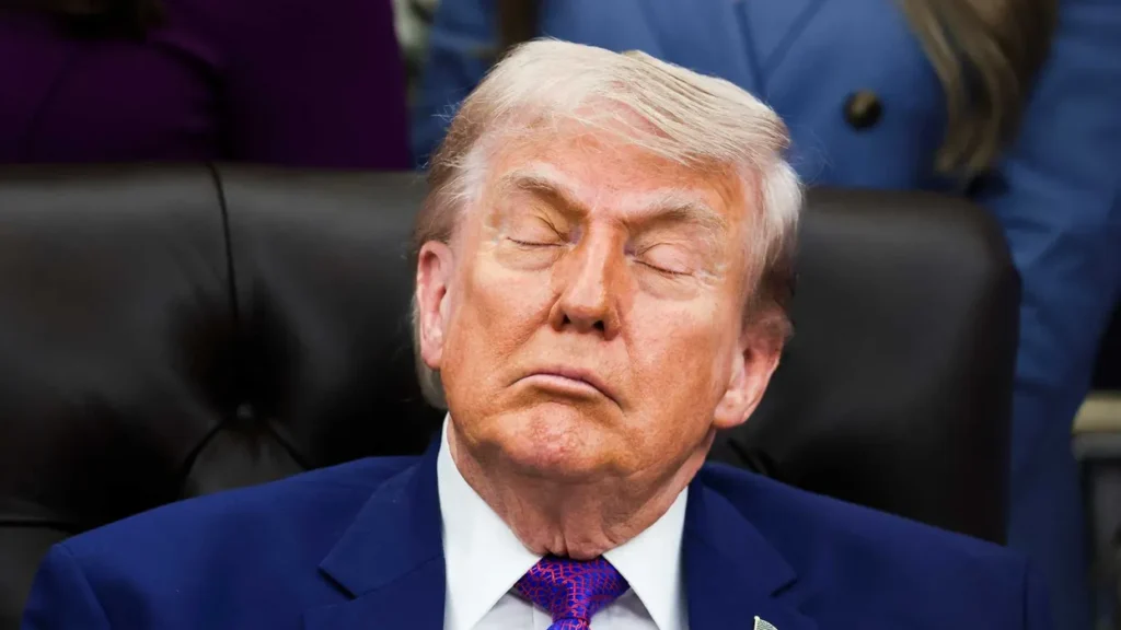 ‘You absolute moron!’ White House fury as Reuters photographer snaps Oval Office pic