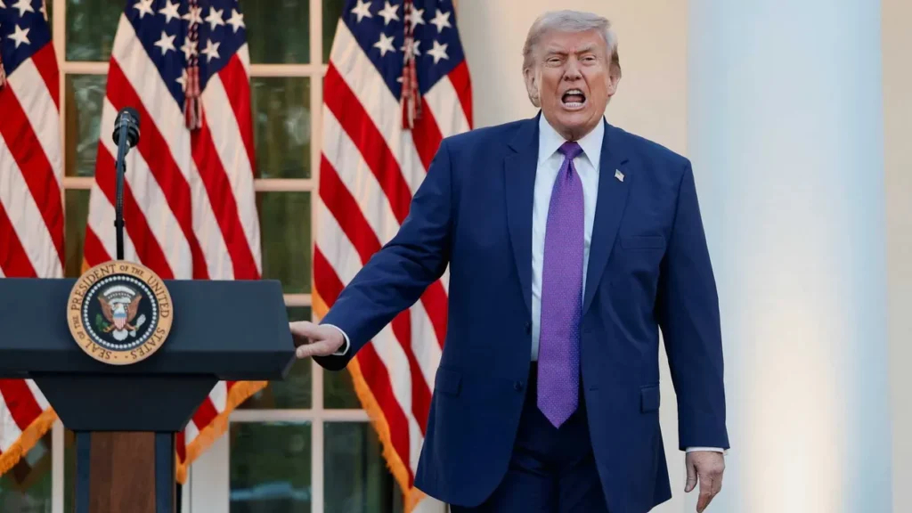 ‘Senile’ Trump befuddles analysts during dinner club speech: ‘Sounds like a criminal’