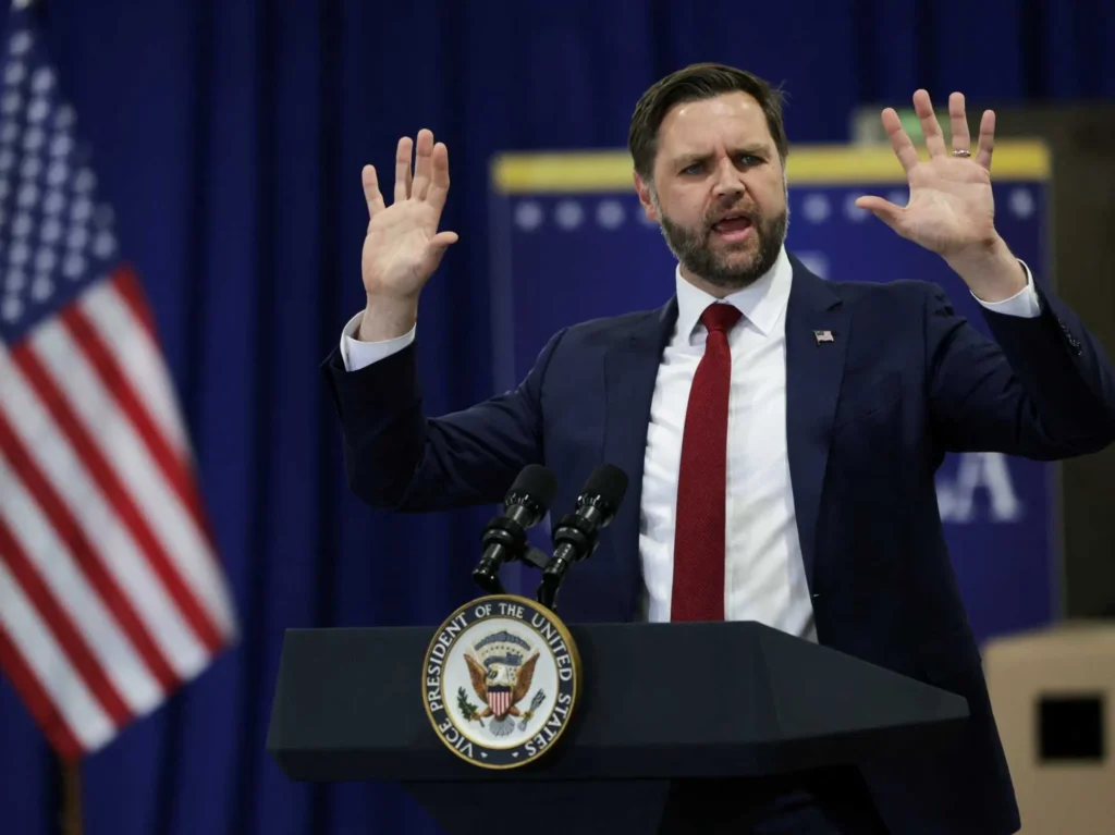 Awkward silence falls over Iowa crowd as Vance stumbles through his own speech