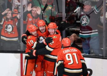 Ducks surge past Oilers in Game 6 to advance to second round of playoffs