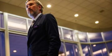 Kentucky Republicans love Trump. Will they ignore him and reelect Thomas Massie?