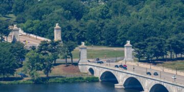 Design plan for Trump’s proposed Washington arch is approved by key federal agency