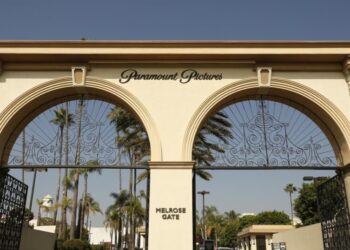 Consumers sue to block Paramount-Warner Bros. deal