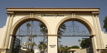 Consumers sue to block Paramount-Warner Bros. deal