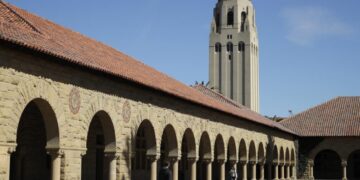 Fast-track ‘alumni’ boom: how short courses at Harvard and Stanford became big business