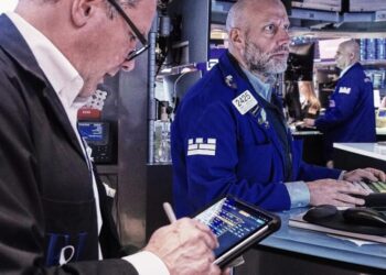 Stocks inch to more records after oil prices drop